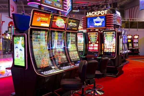 erek 61 mobile app interface showing sportsbook and casino options